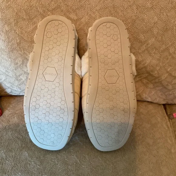 Vionic Cozy Cream Slippers with Faux Fur Lining size 9 - Picture 8 of 8